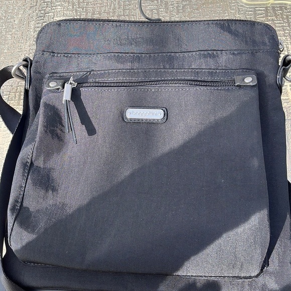 Baggallini's Pocket Crossbody is an efficient & modern bag w/organized pockets. - Picture 1 of 10
